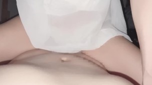 旦那が出張中にセフレ君の硬いチンポが欲しくて騎乗位で腰を振り続ける淫乱変態人妻　日本人　素人　個人撮影　人妻　騎乗位　スレンダー美人　